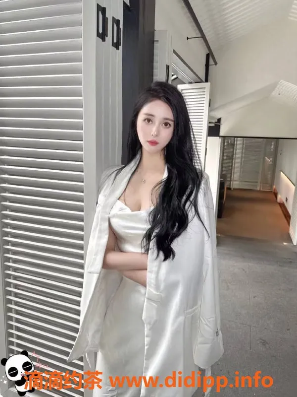 成都外围-锦江区23岁御姐思思，168大长腿，超值服务