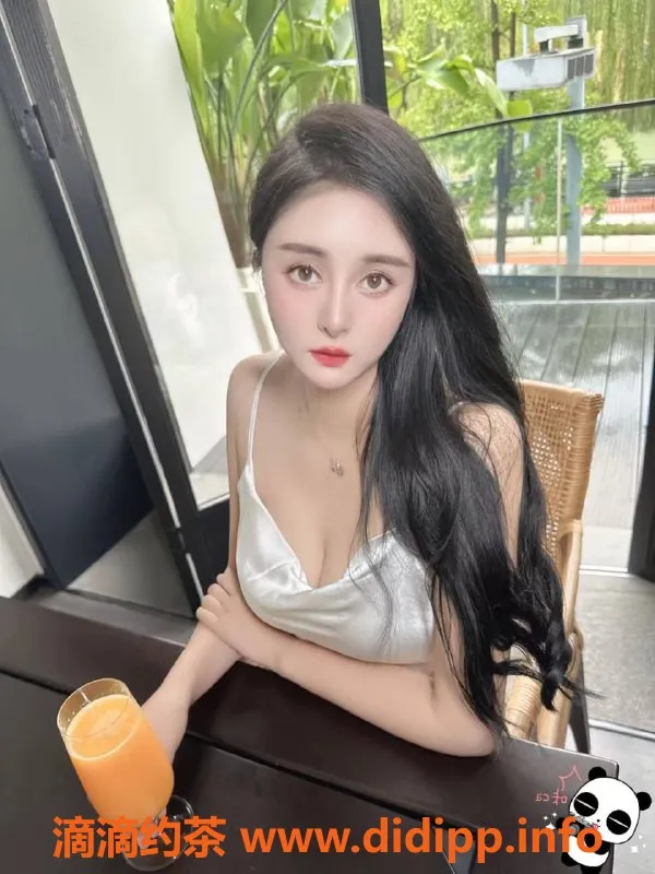 成都外围-锦江区23岁御姐思思，168大长腿，超值服务