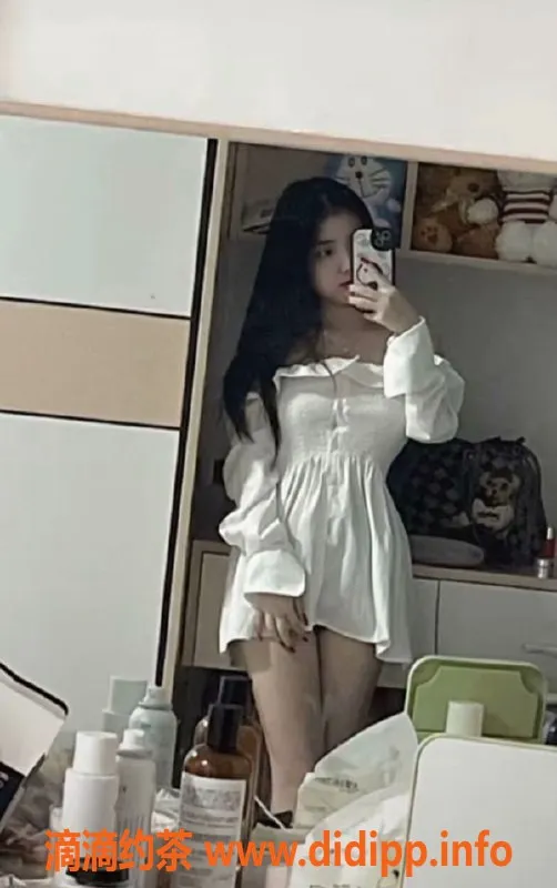 深圳楼凤-深圳龙华23岁清纯美女茹儿，身高164cm，超值服务！