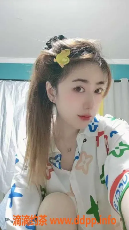 深圳楼凤资源信息,龙华大奶飞雪，26岁165cm，800元畅享40分钟