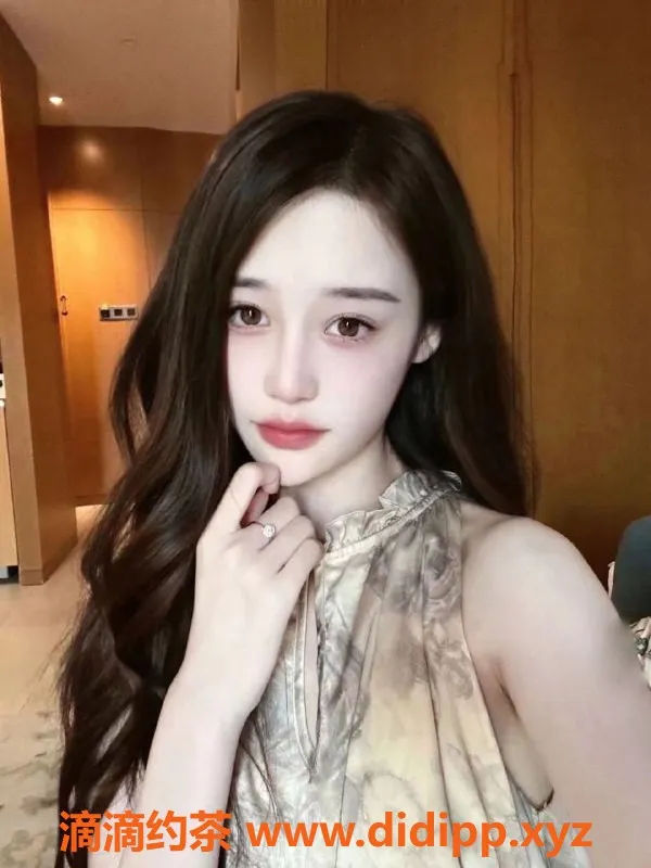 无锡楼凤资源信息,无锡嫩妹雨诺，176cm，51斤，B罩杯，1200元