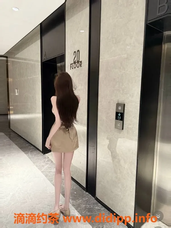 常州楼凤-常州萱萱，21岁168cm，乐享无套路服务