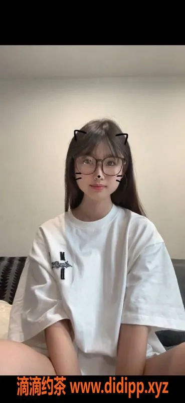 成都楼凤-成华区18岁甜妹汐汐 身高163 体重不到90斤