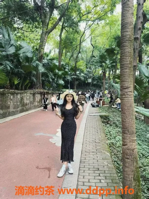 惠州楼凤-霖霖 24岁 166cm 大亚湾 制服丝袜服务只需600p