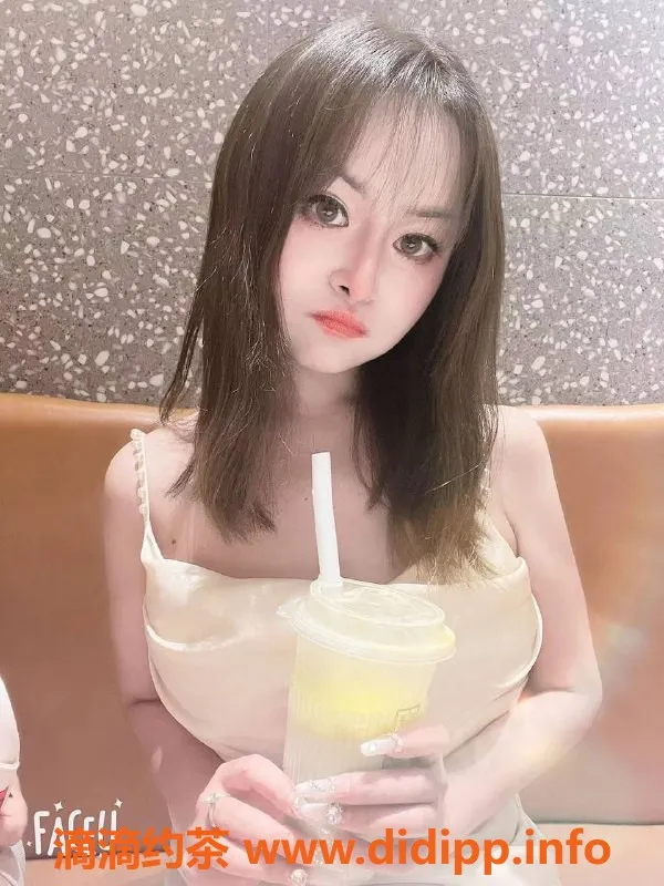 深圳楼凤-宝安区小鹿老师，98年大胸诱惑，600p起