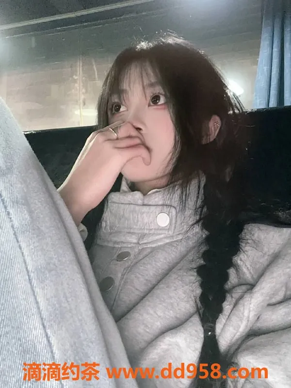 惠州楼凤-河南岸小迪，19岁160cm嫩妹，热情服务等你来！