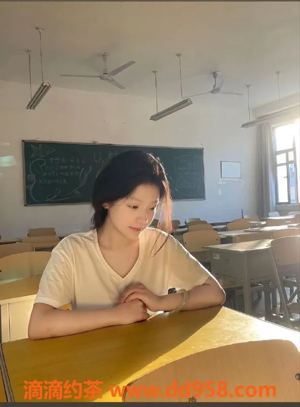 常州楼凤-武进嫩妹蛋蛋后果冻，165高92斤，600元起服务