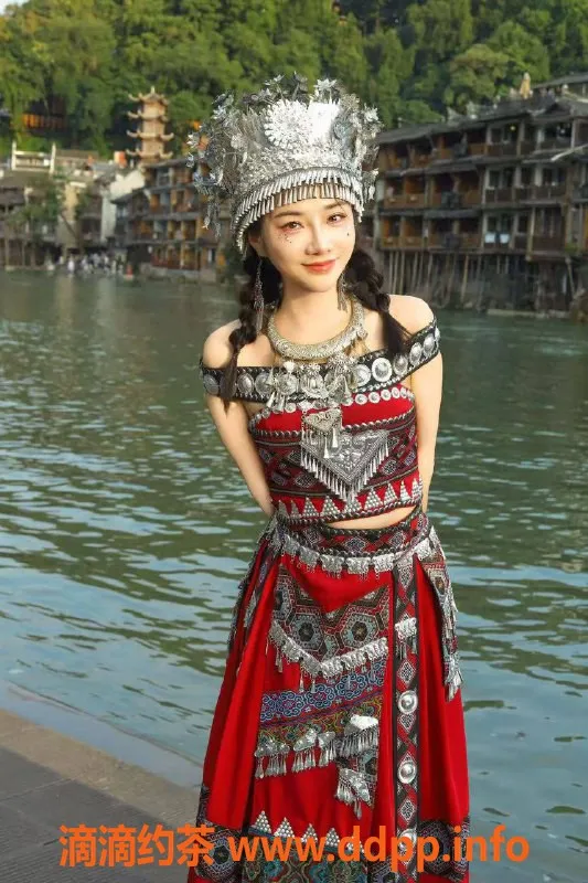 温州楼凤资源信息,瓯北夏天，大奶00后，制服多，服务优