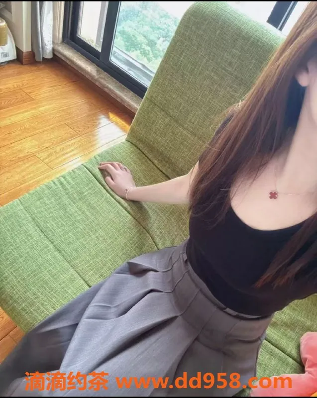南通楼凤-南通崇川区探秘96年美女，166身高，99体重，C杯诱惑