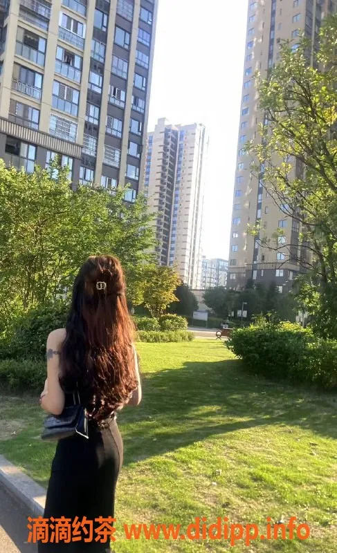 青岛楼凤-青岛小甜：温柔制服大🐻身高168，体重95