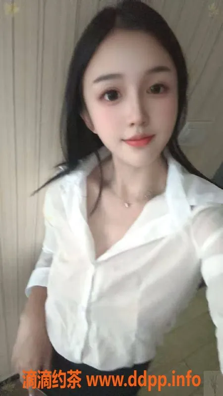 青岛楼凤-米乐：165CM 50kg 性感外卖员陪伴服务