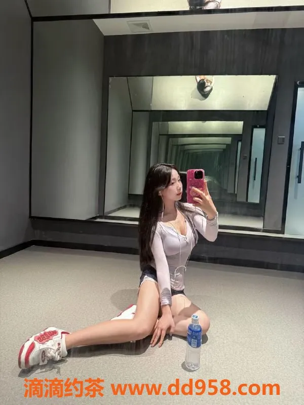 常州楼凤-常州乐乐，21岁，161cm，94斤，D罩杯