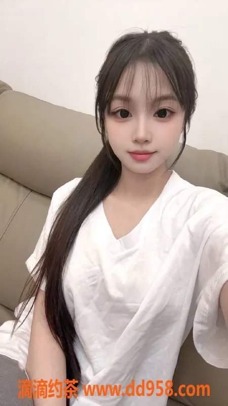 中山楼凤-19岁雨桐，36B胸围，石岐课室体验710元起