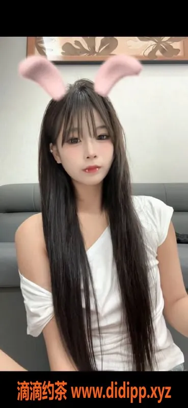 中山楼凤-石岐甜妻，18岁B罩杯，超甜服务等你体验