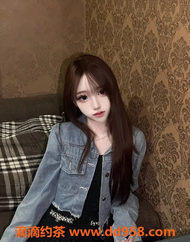 常州楼凤-小卡 20岁 常州扬子国际 166身高 90体重