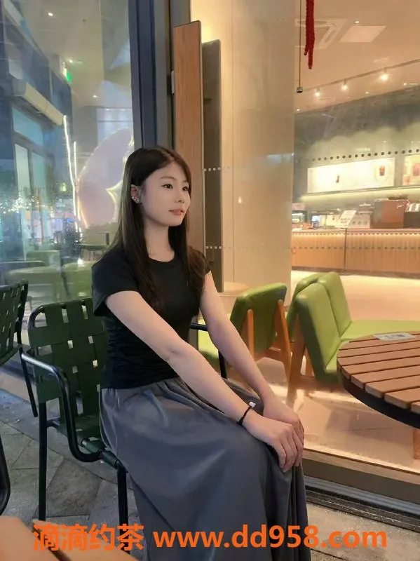 常州楼凤-常州小姜 19岁 身高163cm 胸围B 课费600元