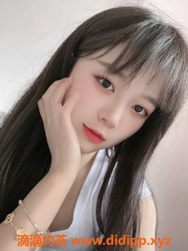 常州楼凤-常州欢欢，22岁160cm B+胸围，800元起服务