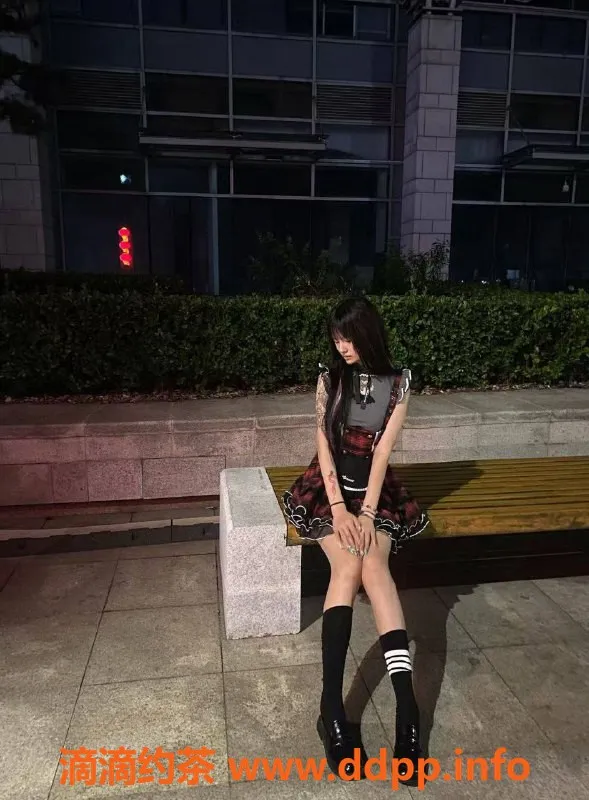 青岛上门服务-青岛馨馨 18岁青春女神 10张起