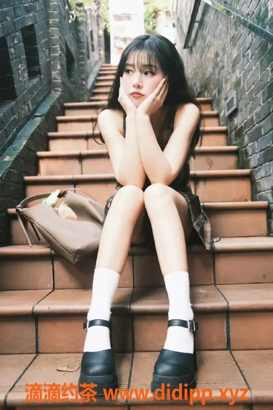 深圳楼凤-南山小苍老师，胸围诱人，开课P2200起