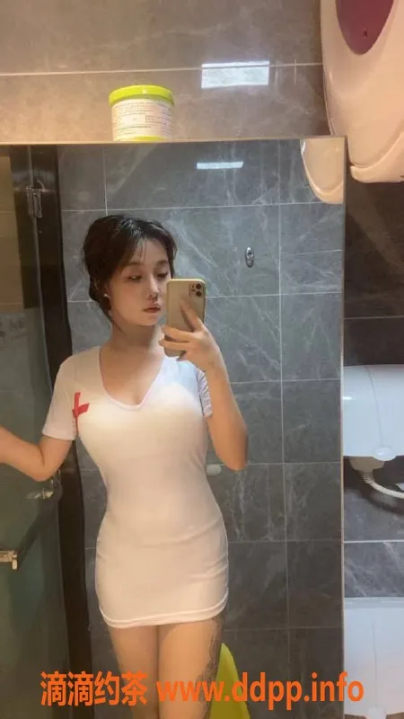 成都楼凤-紫萱：160cm匀称嫩妹，500元一次热情服务