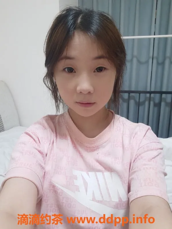 成都楼凤-紫萱：160cm匀称嫩妹，500元一次热情服务