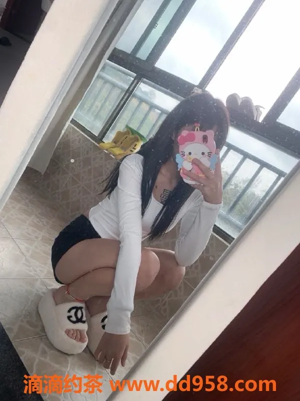 常州楼凤-武进曼曼，168cm嫩妹陪浴服务，800元起