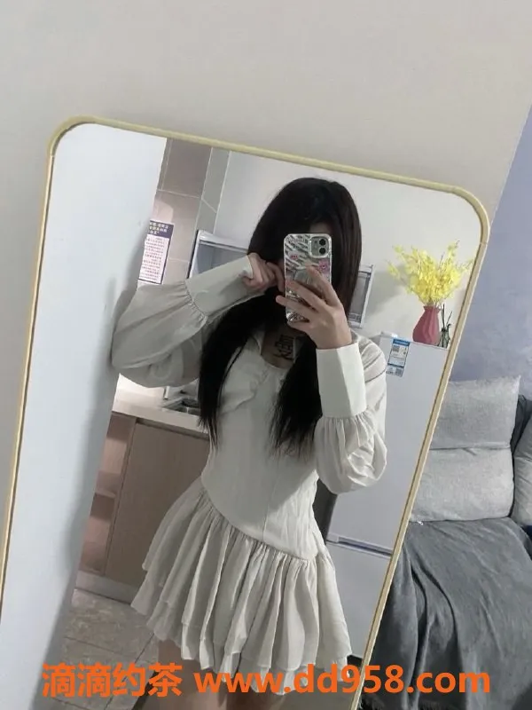 常州楼凤-武进曼曼，168cm嫩妹陪浴服务，800元起