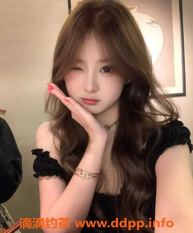 南通楼凤-崇川区万达的18岁雪生百合，160高94体重