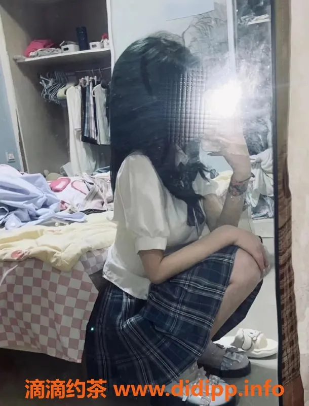 成都楼凤-成都兼职车婷婷，16岁大长腿，500元服务