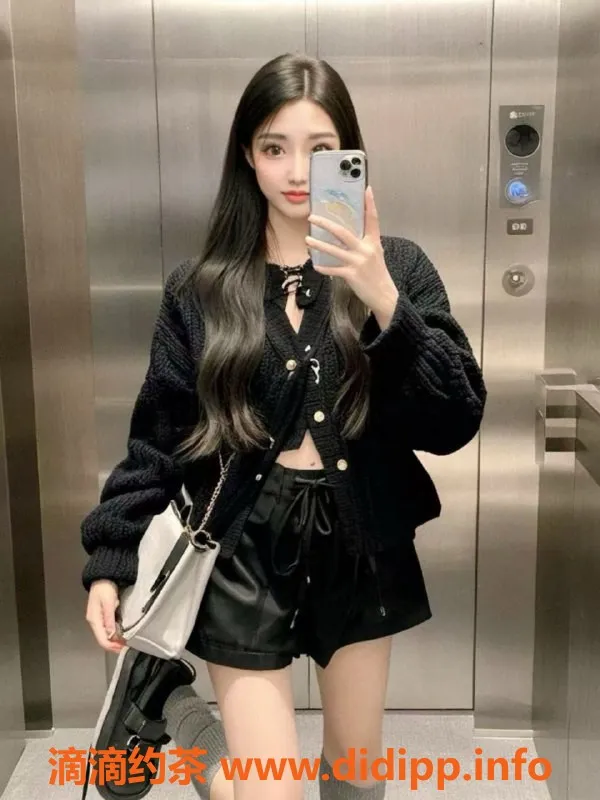 常州楼凤-常州兔兔，22岁165身高，600元起服务