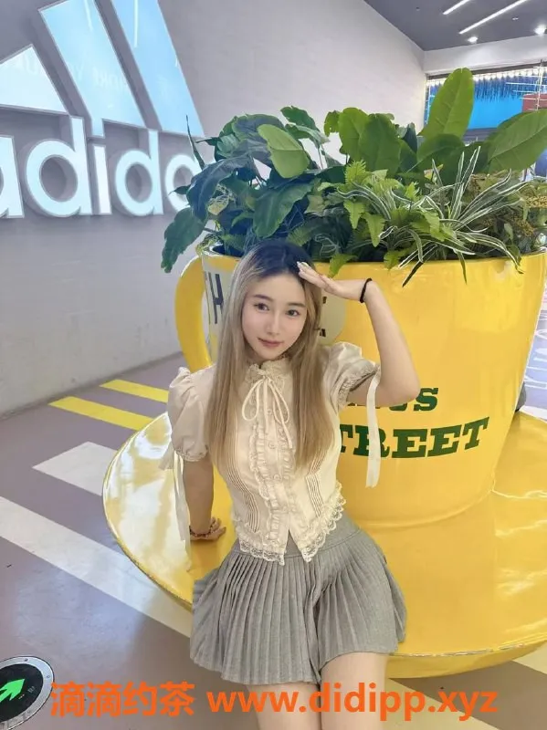 成都楼凤-20岁林初夏，160cm嫩妹，服务好颜值高