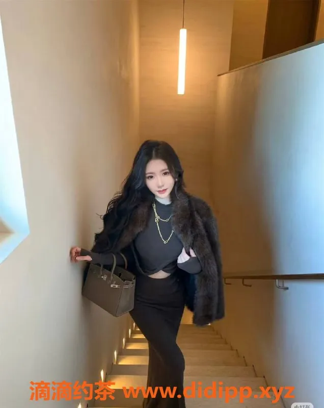 南通楼凤-三亚模特安琪，19岁御姐，身高172，价格P800起