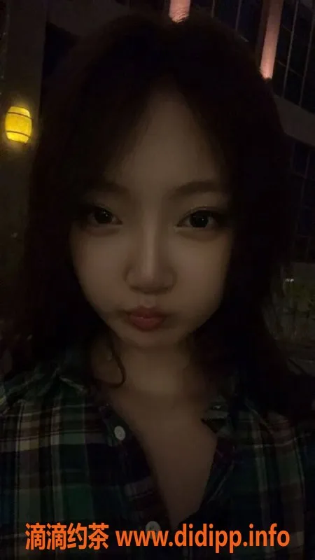 常州楼凤-常州小鱼 19岁 高170 体重110 胸围C 实惠服务