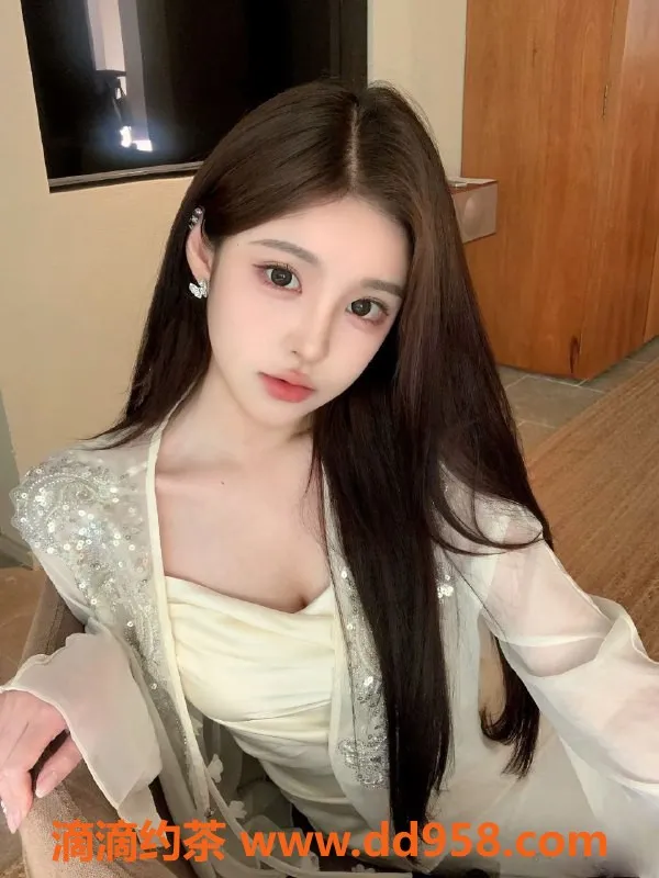 常州楼凤-武进青青，163高92重嫩妹，课费800起