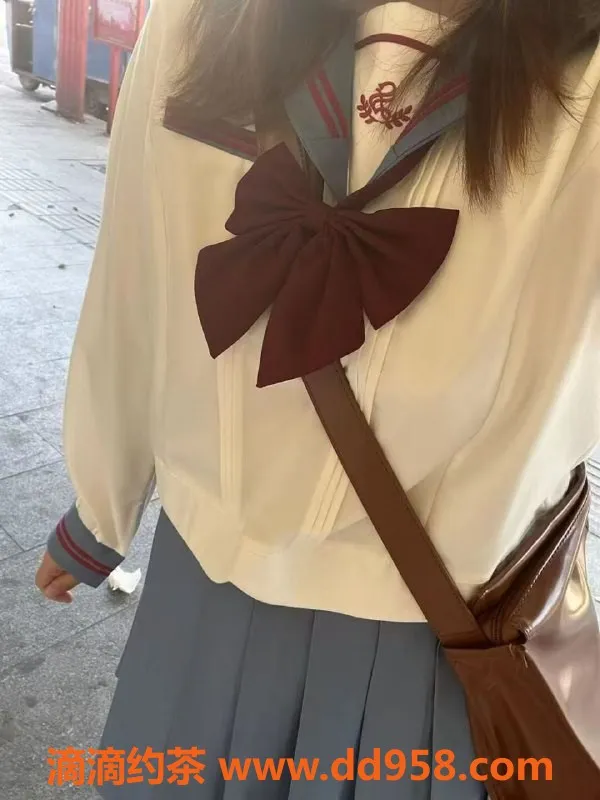 常州楼凤-武进嫩妹婷婷，身高166，超值陪浴服务只需800