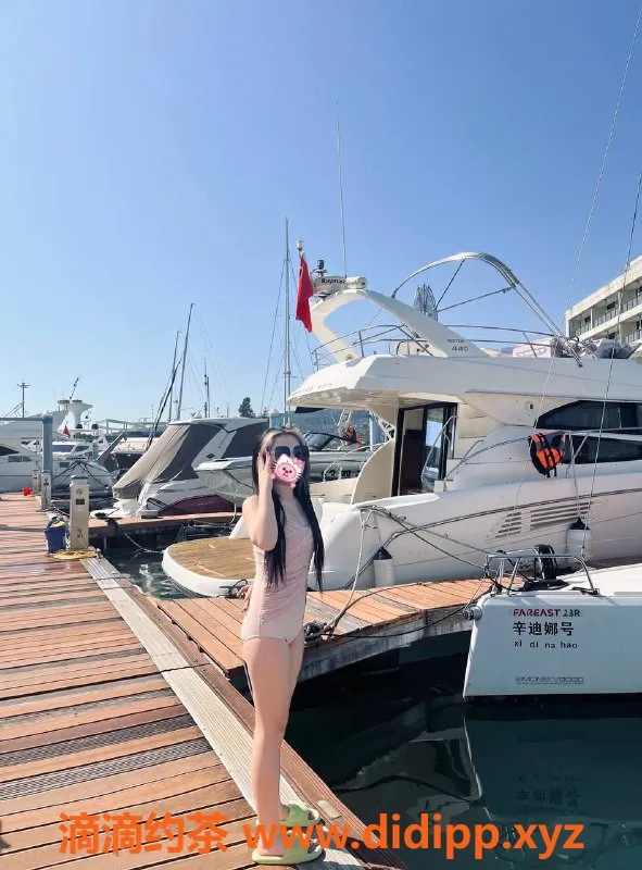 成都楼凤-武侯区嫩妹十月，18岁身高160，超值服务体验