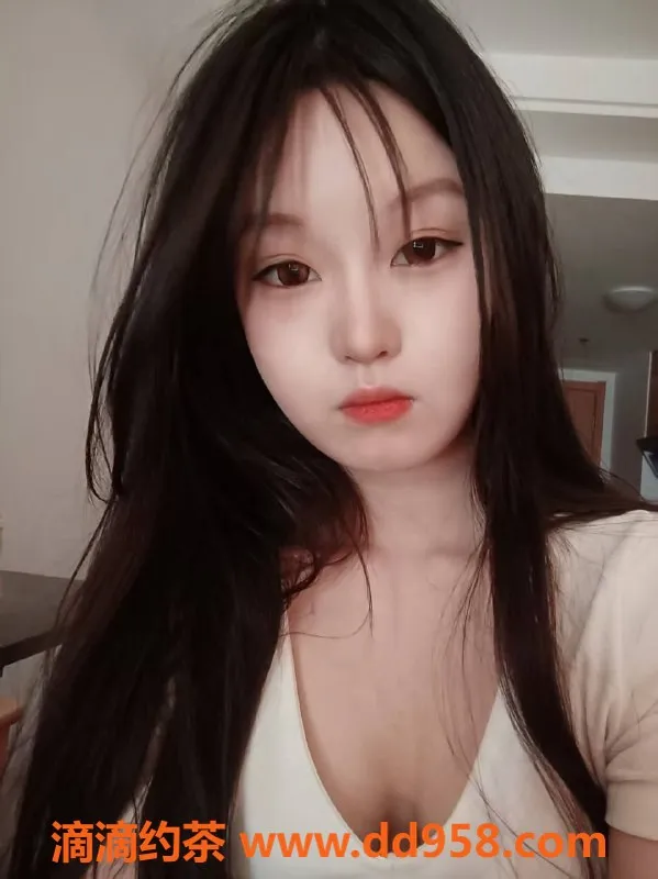 常州楼凤-常州涵宝宝，21岁，身高168，胸围C