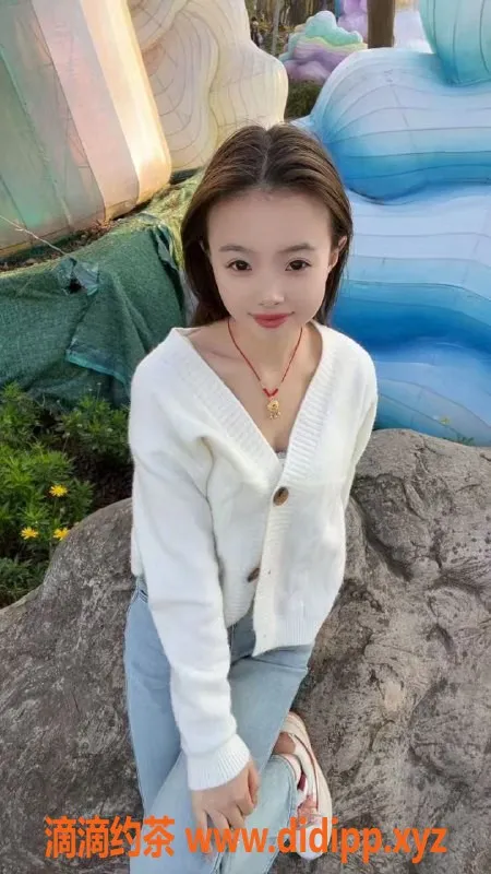 中山楼凤-古镇小羽19岁，34B火辣上阵，超值体验