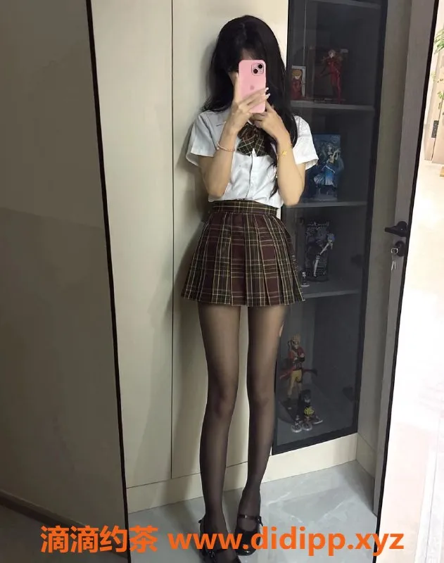 中山楼凤-古镇小羽19岁，34B火辣上阵，超值体验