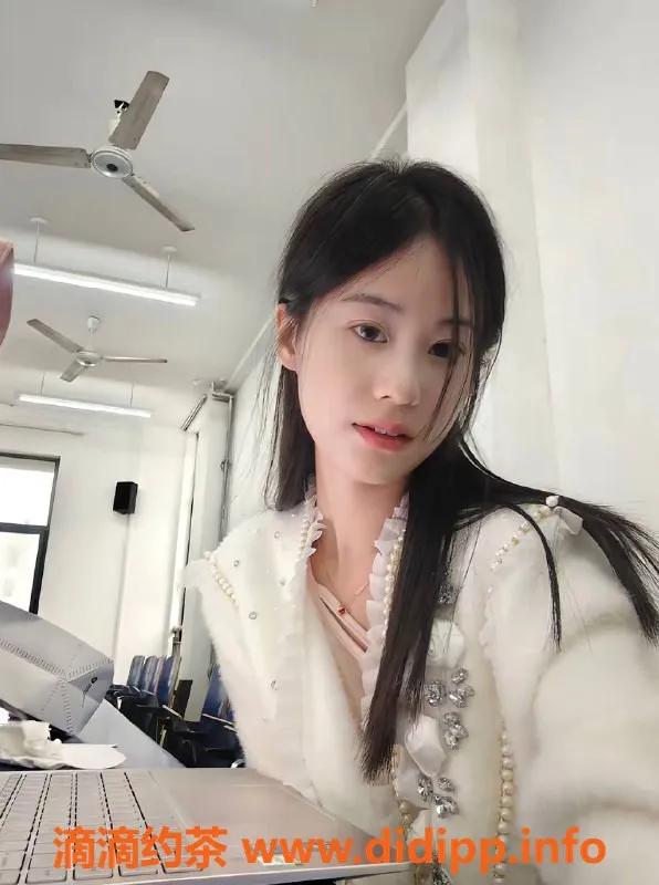 徐州楼凤-连云港佳佳，165高88重，学生妹热情服务