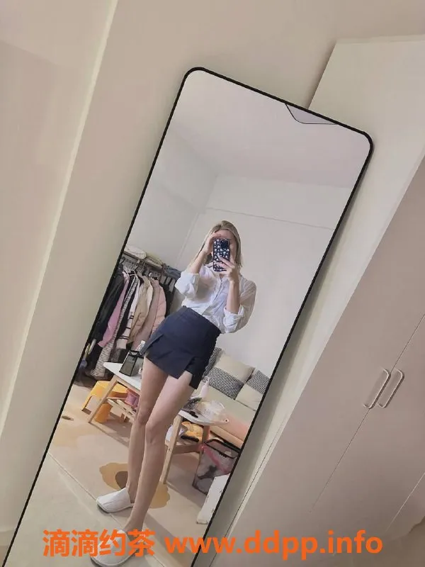 成都楼凤-市中心少妇车言言，课时费6p，服务超贴心