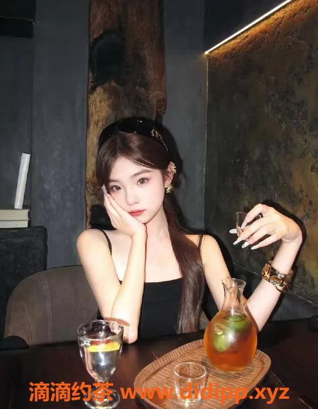 温州楼凤-温州果冻，身高160cm，44kg，18岁专享服务