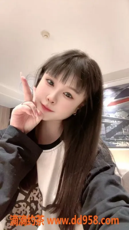 常州楼凤资源信息,常州草莓，19岁165cm，90胖B，全新体验即刻来！