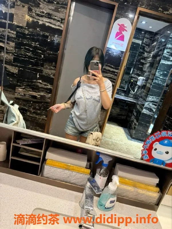 常州楼凤-常州草莓 18岁 170高 C罩杯热情服务