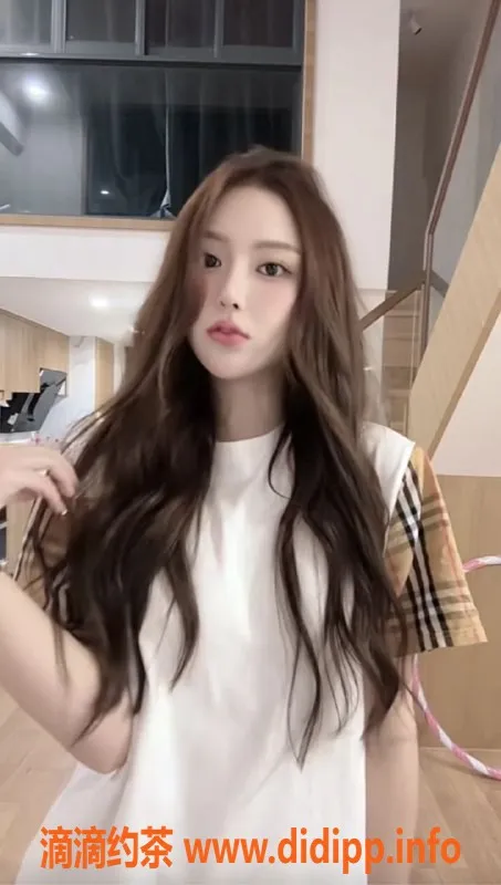 东莞楼凤资源信息,东莞璐瑶，苗条嫩御姐，极品服务体验