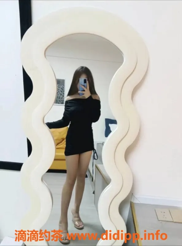 成都楼凤-成都嫩妹婷婷，高160cm，体重100，包夜2100元