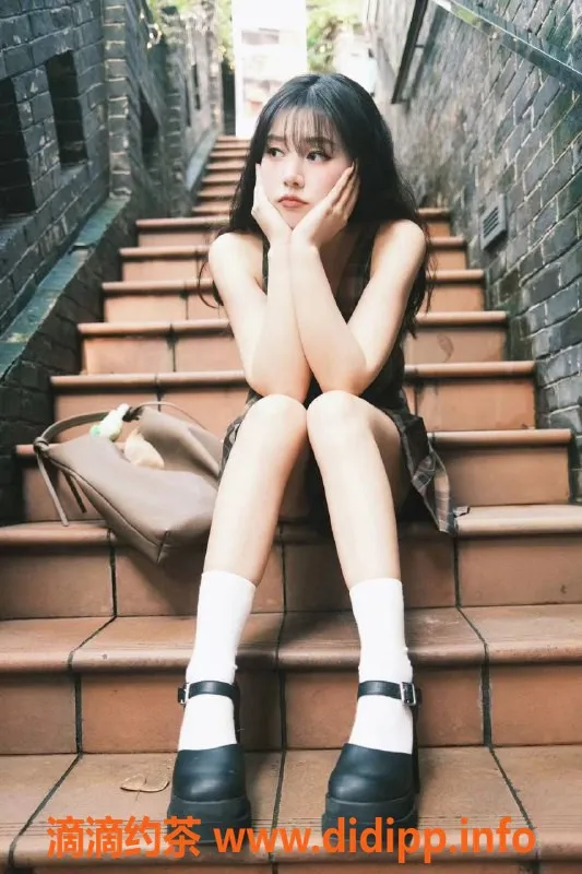 深圳楼凤资源信息,南山小苍，1800元/次，超值体验