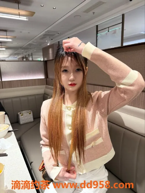 常州楼凤资源信息,武进18岁嫩妹橙橙，160cm、90斤，陪浴服务