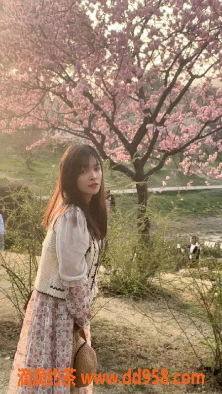 南通楼凤-泰州小白菜，双向服务，36C身材，350起