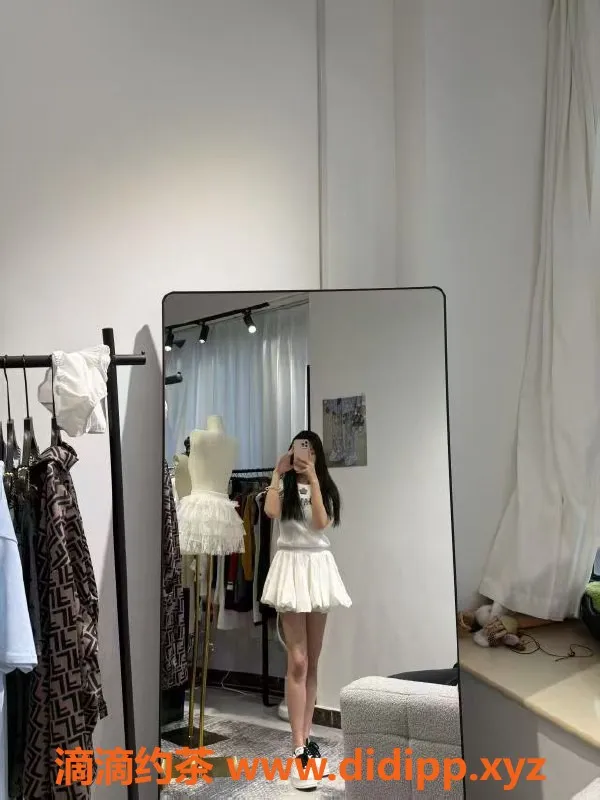 常州楼凤-武进嫩妹18岁，165cm，95斤，1000元起